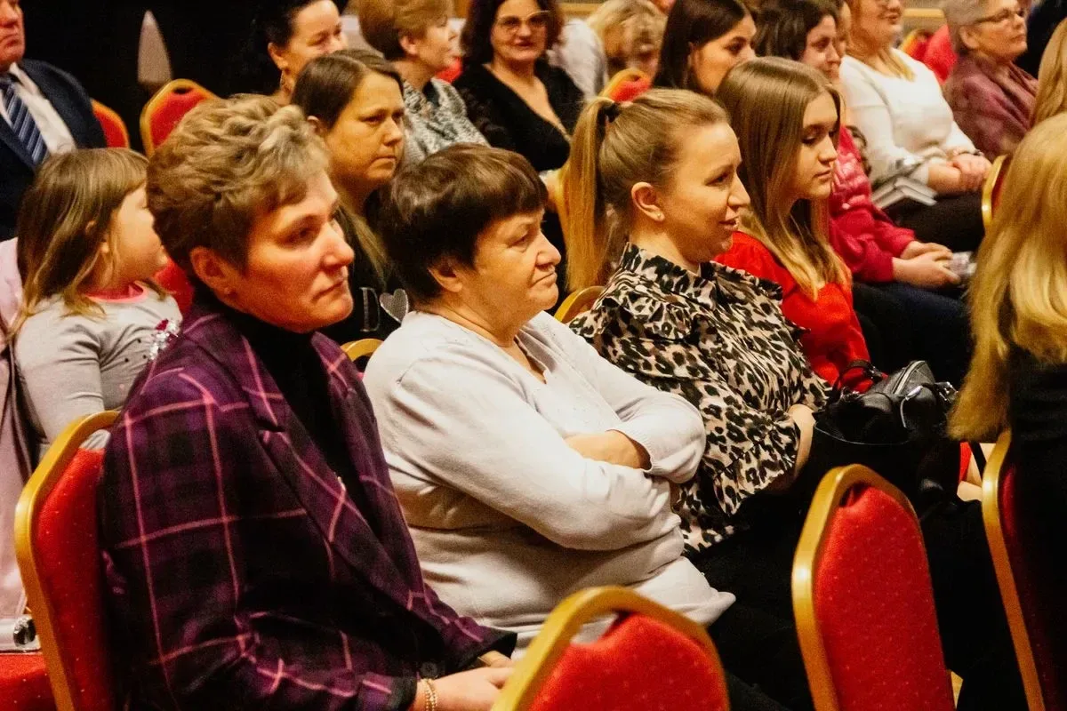 Dzień Kobiet w Szulborzu Wielkim: Świętowanie, zabawa i rozbawione twarze! (zdjęcia, wideo)