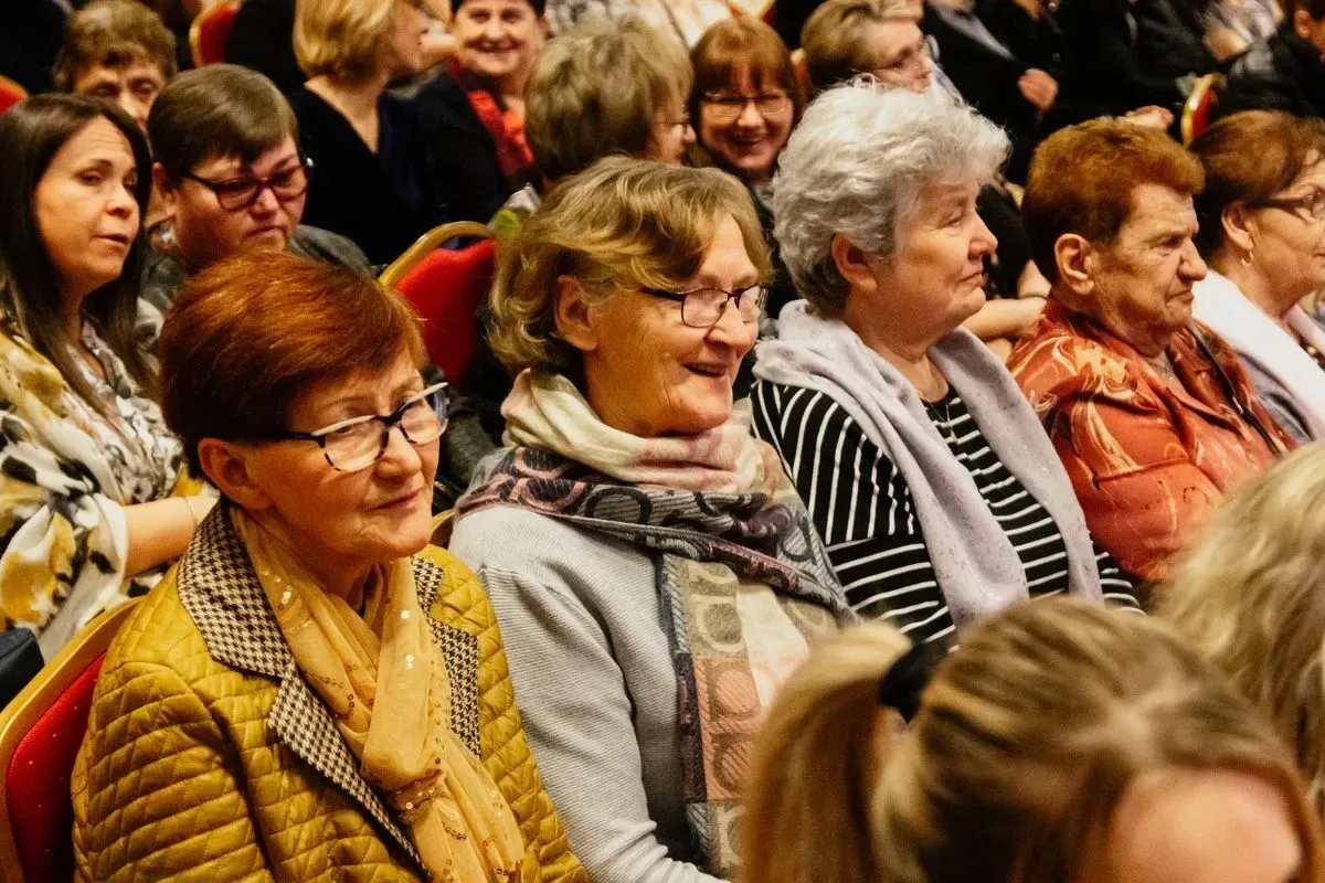Dzień Kobiet w Szulborzu Wielkim: Świętowanie, zabawa i rozbawione twarze! (zdjęcia, wideo)