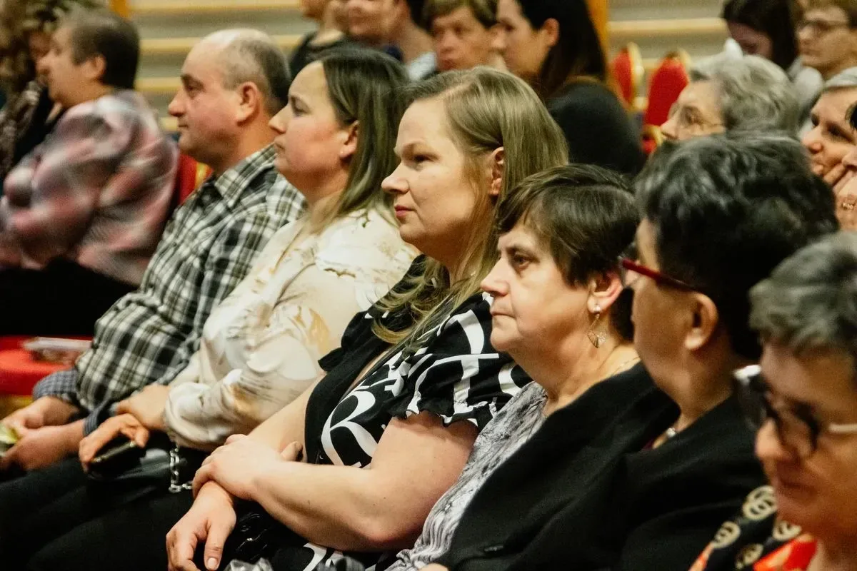 Dzień Kobiet w Szulborzu Wielkim: Świętowanie, zabawa i rozbawione twarze! (zdjęcia, wideo)