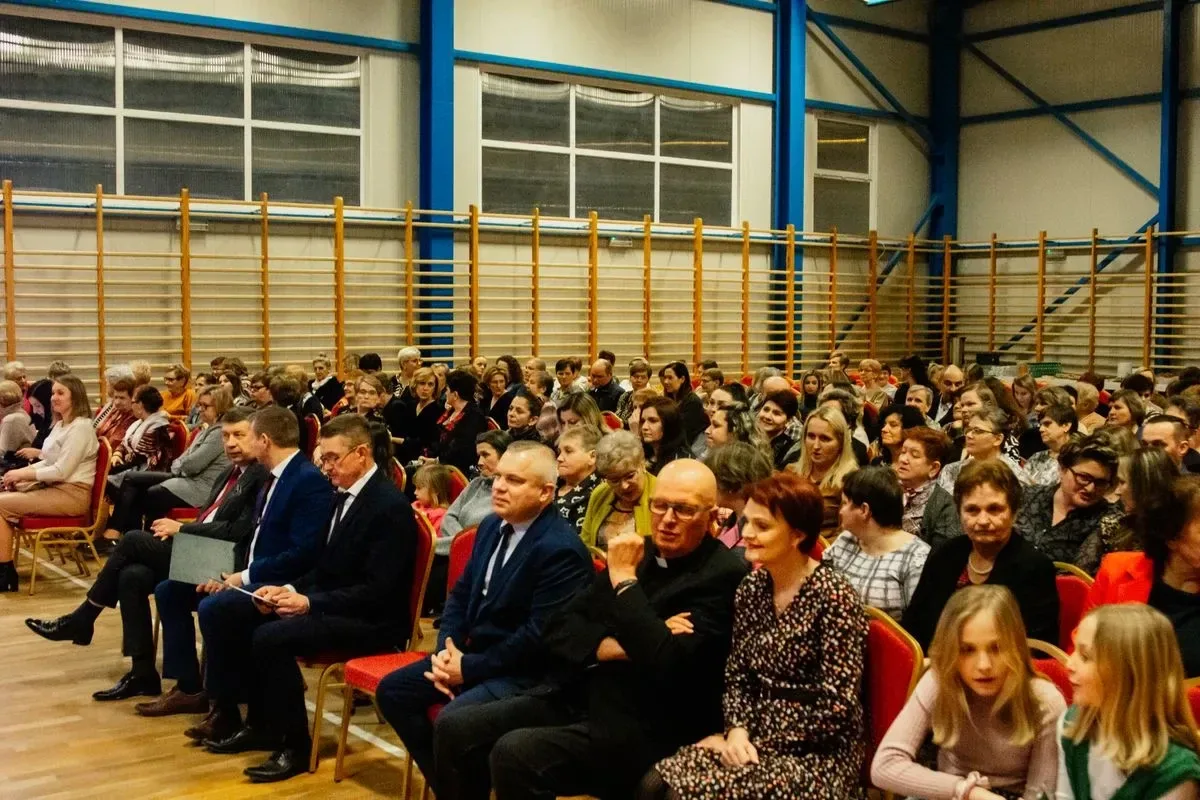 Dzień Kobiet w Szulborzu Wielkim: Świętowanie, zabawa i rozbawione twarze! (zdjęcia, wideo)
