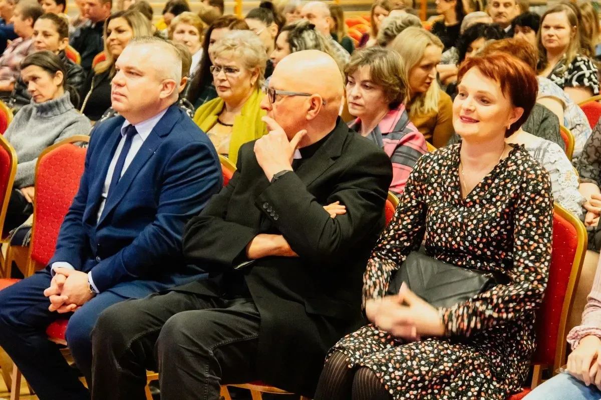 Dzień Kobiet w Szulborzu Wielkim: Świętowanie, zabawa i rozbawione twarze! (zdjęcia, wideo)
