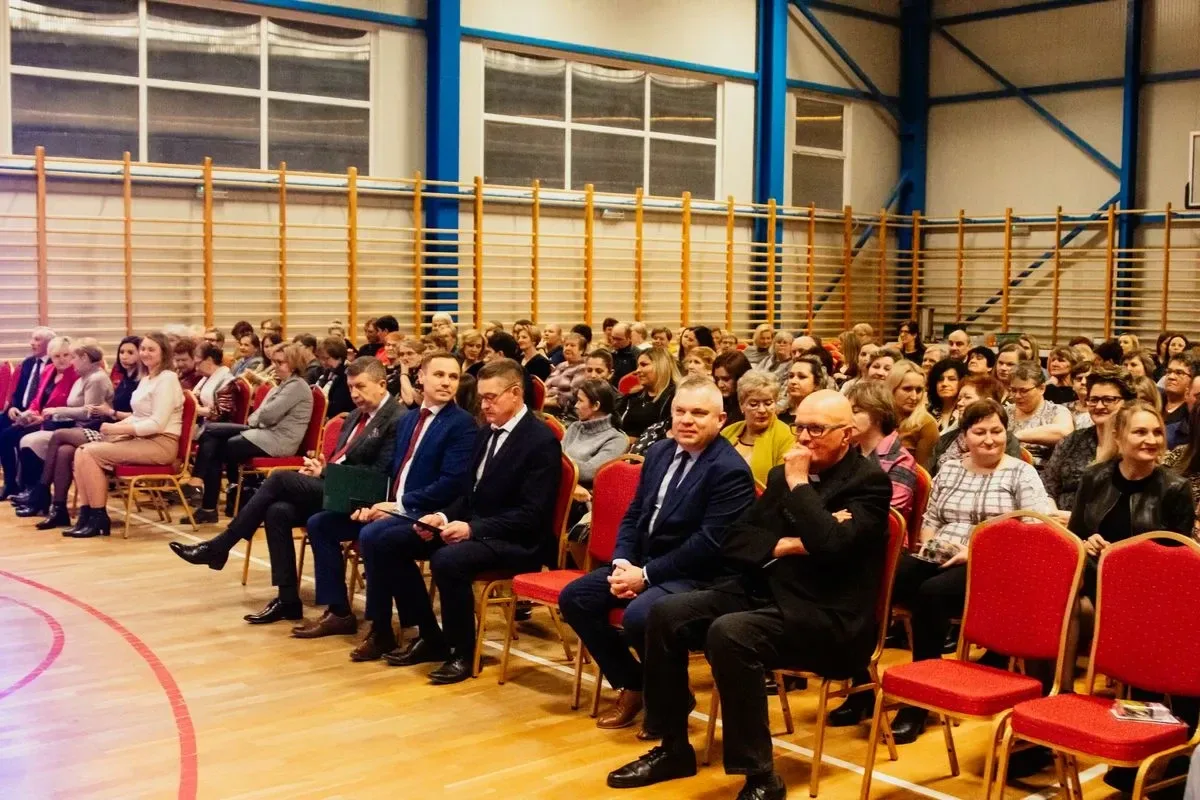 Dzień Kobiet w Szulborzu Wielkim: Świętowanie, zabawa i rozbawione twarze! (zdjęcia, wideo)
