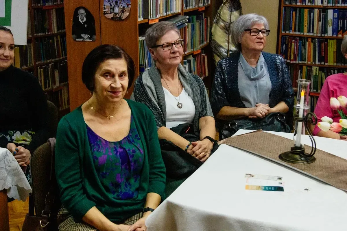 Pyszne ciasto i miła atmosfera - podsumowanie spotkania w Gminnej Bibliotece Publicznej w Małkini Górnej (zdjęcia, wideo)