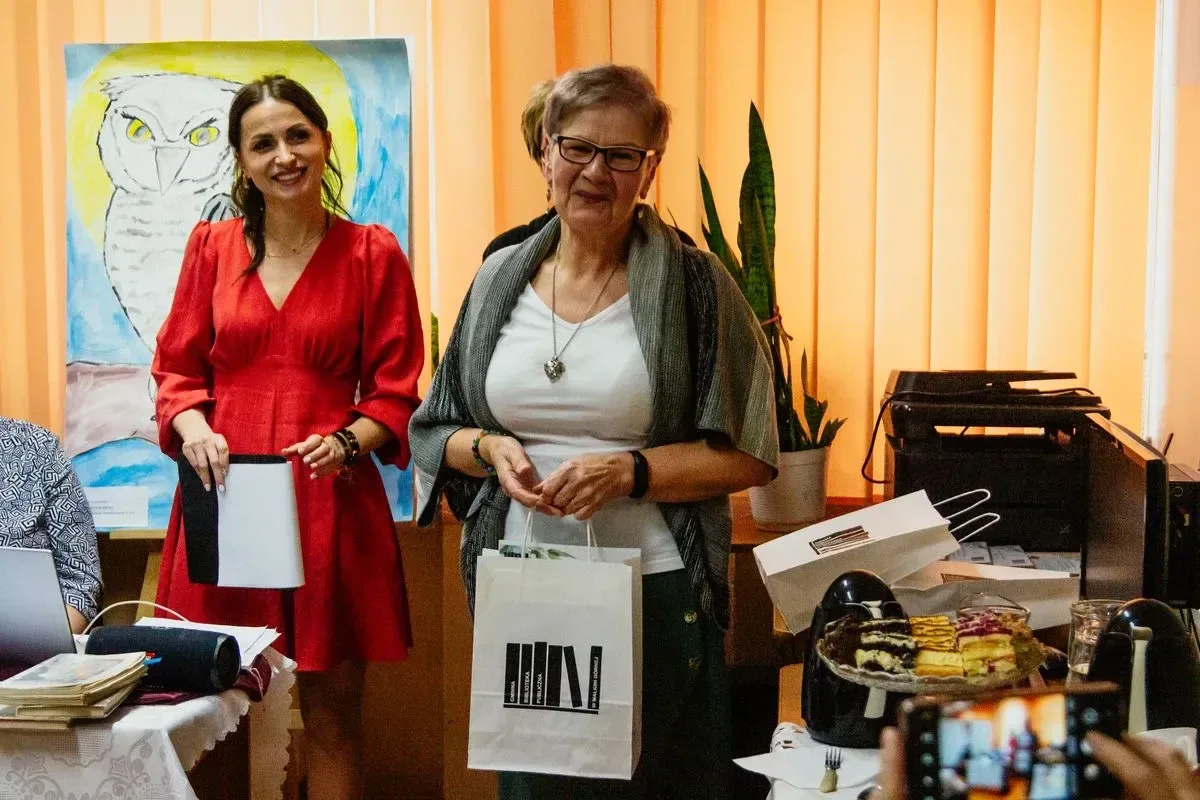 Pyszne ciasto i miła atmosfera - podsumowanie spotkania w Gminnej Bibliotece Publicznej w Małkini Górnej (zdjęcia, wideo)