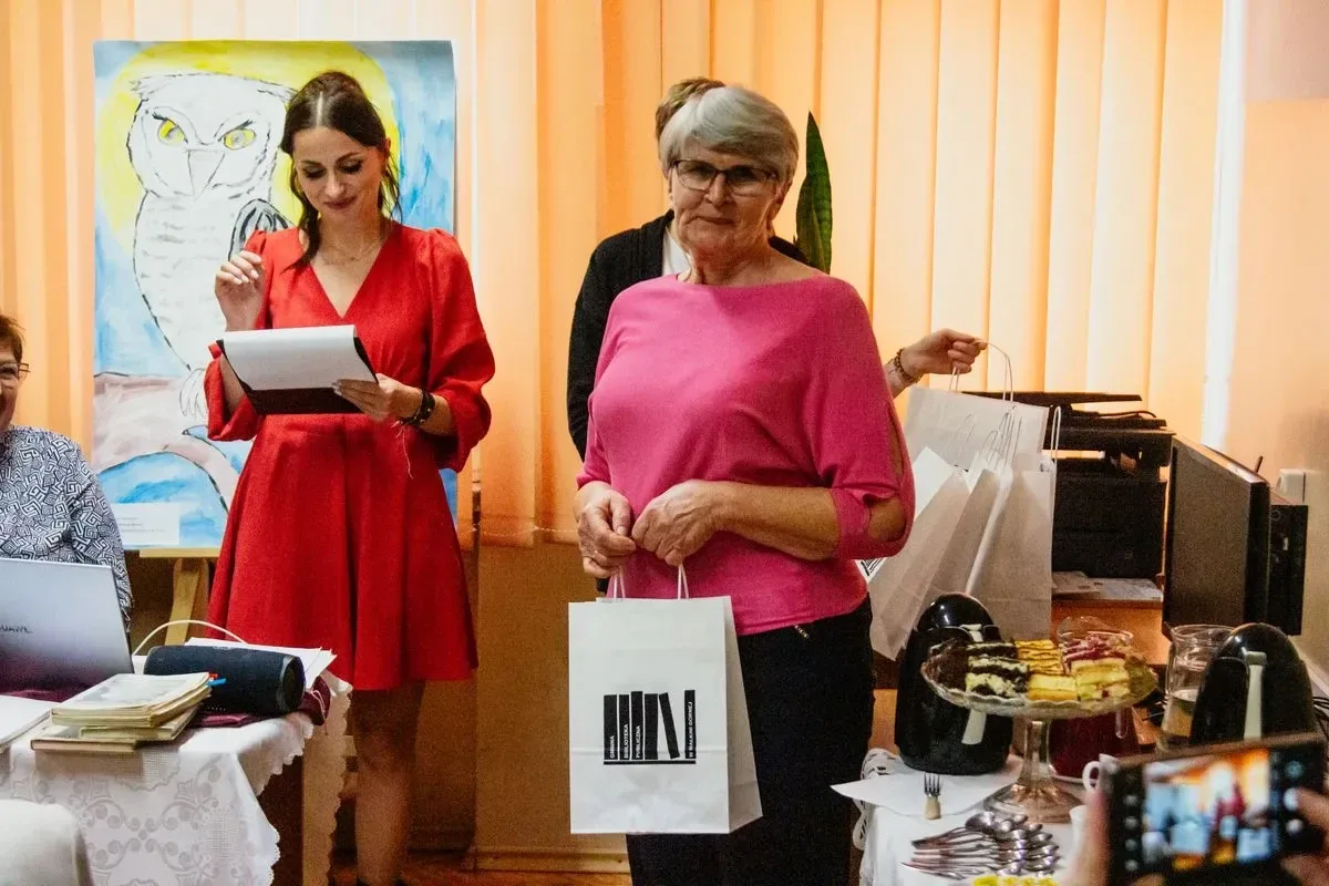 Pyszne ciasto i miła atmosfera - podsumowanie spotkania w Gminnej Bibliotece Publicznej w Małkini Górnej (zdjęcia, wideo)