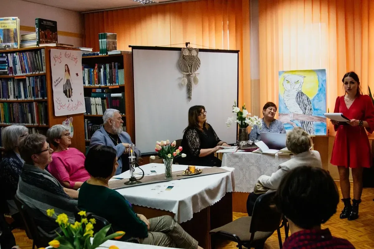 Pyszne ciasto i miła atmosfera - podsumowanie spotkania w Gminnej Bibliotece Publicznej w Małkini Górnej (zdjęcia, wideo)