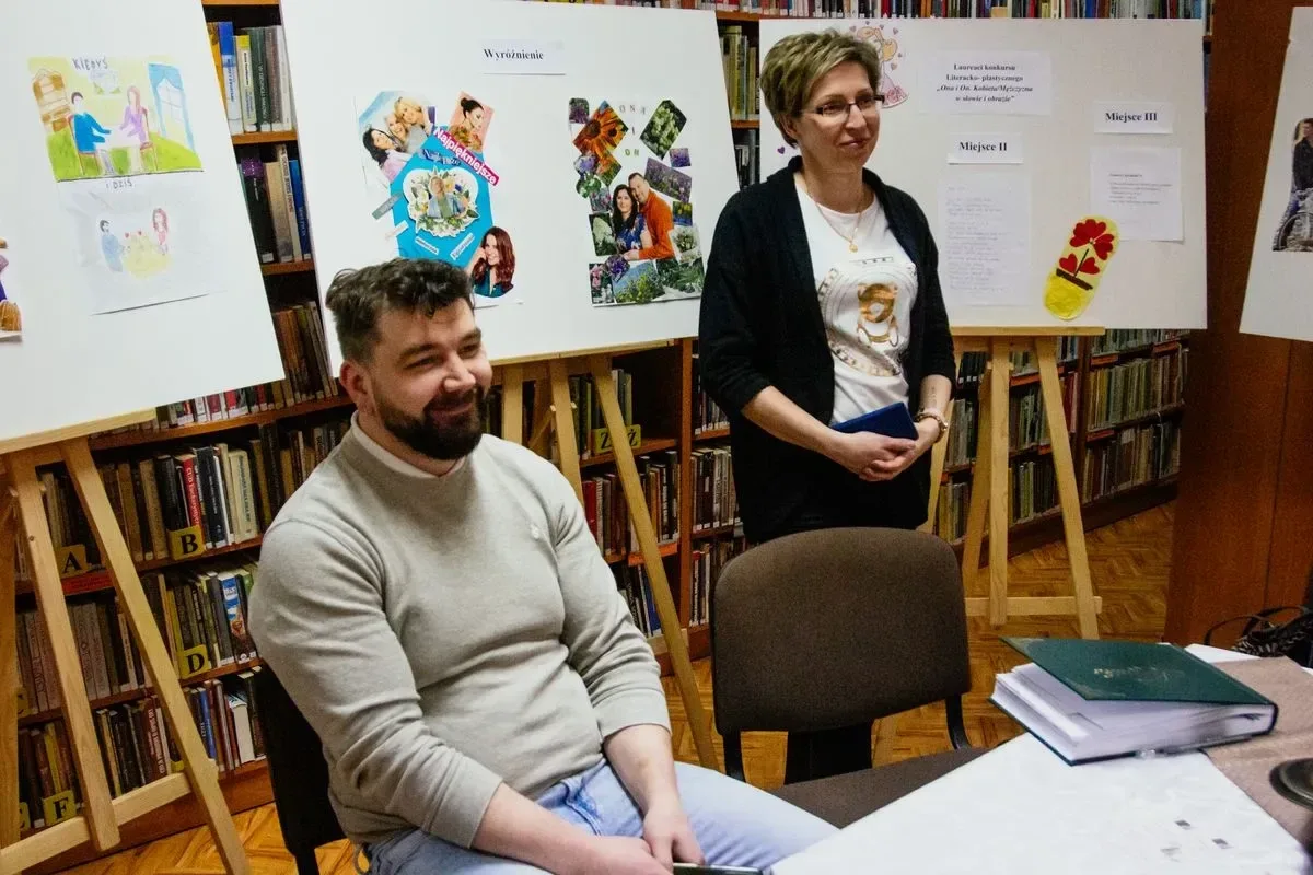 Pyszne ciasto i miła atmosfera - podsumowanie spotkania w Gminnej Bibliotece Publicznej w Małkini Górnej (zdjęcia, wideo)