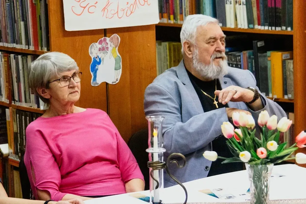 Pyszne ciasto i miła atmosfera - podsumowanie spotkania w Gminnej Bibliotece Publicznej w Małkini Górnej (zdjęcia, wideo)