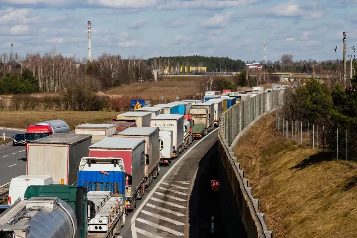 Ostrów Mazowiecka po raz kolejny walczy z korkami! Co jest przyczyną? (zdjęcia)