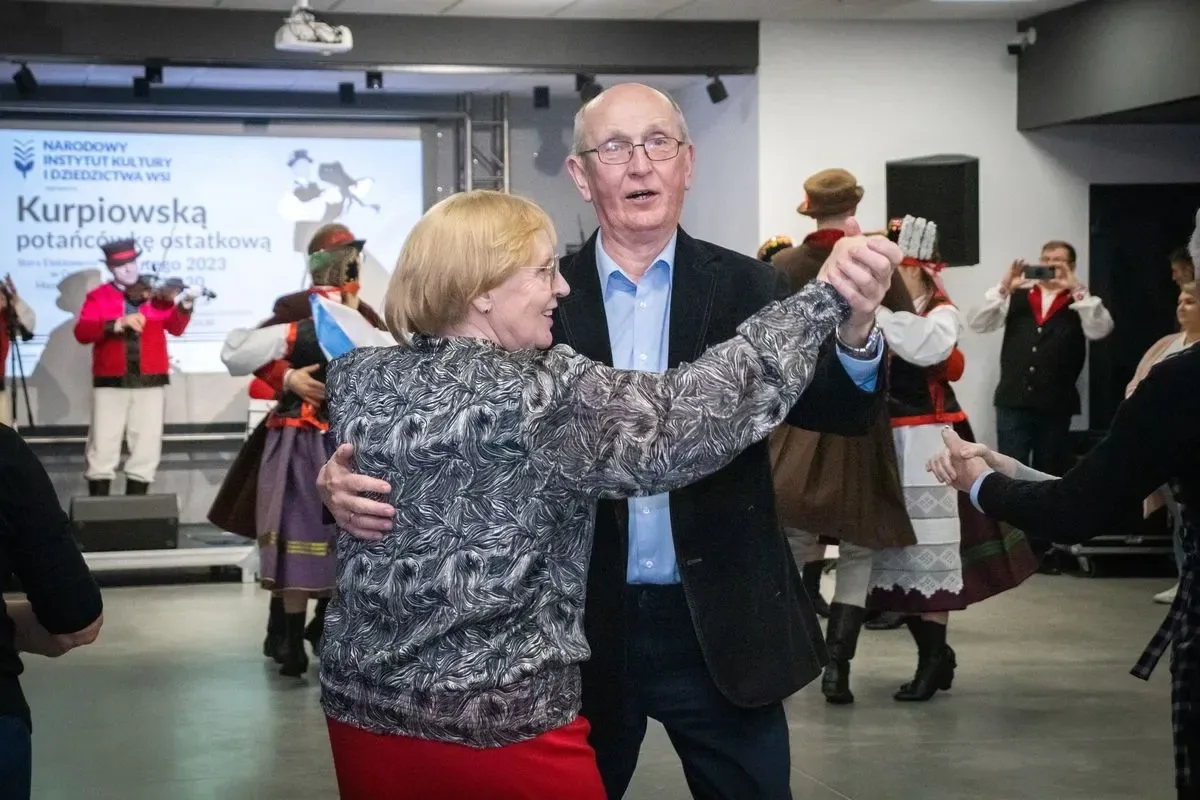 Ostrowianie wspólnie bawili się podczas Kurpiowskiej Potańcówki Ostatkowej (zdjęcia)