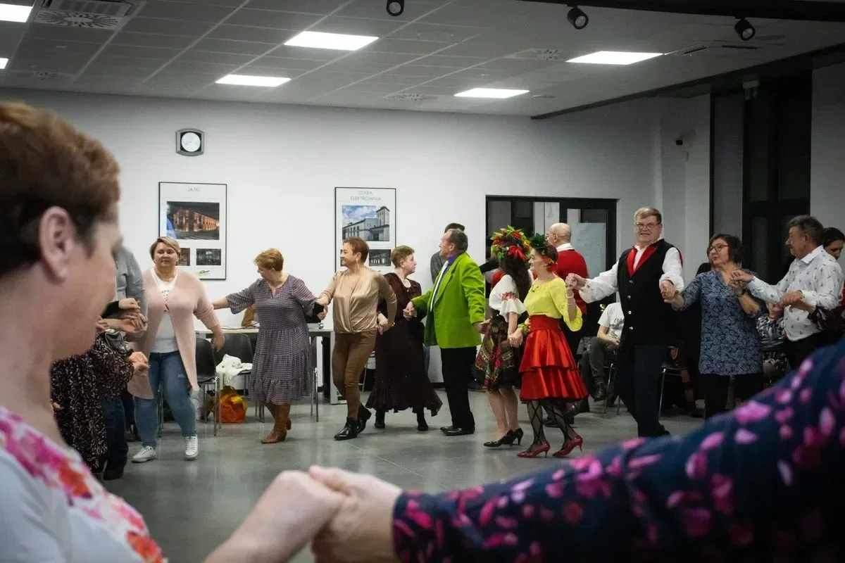 Ostrowianie wspólnie bawili się podczas Kurpiowskiej Potańcówki Ostatkowej (zdjęcia)