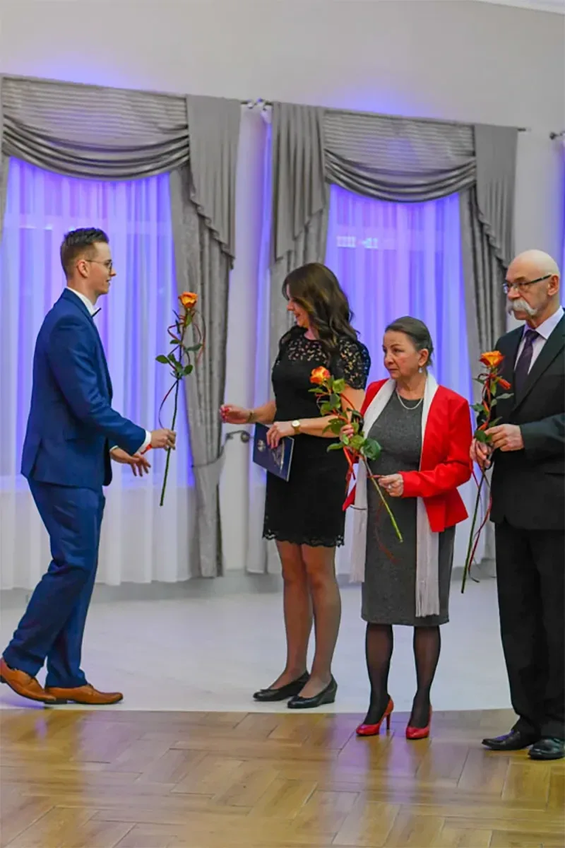 Maturzyści "Ekonomika" bawili się na studniówce (zdjęcia, wideo)