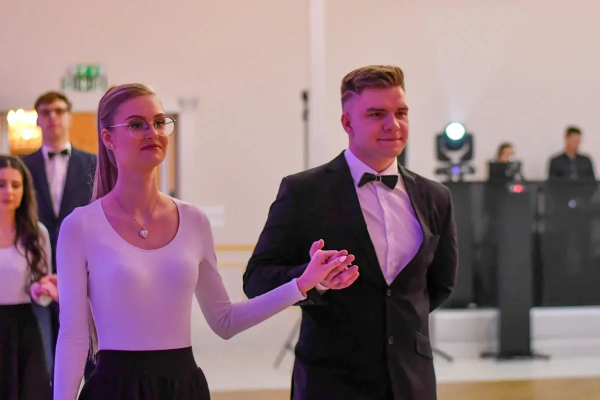 Maturzyści "Ekonomika" bawili się na studniówce (zdjęcia, wideo)