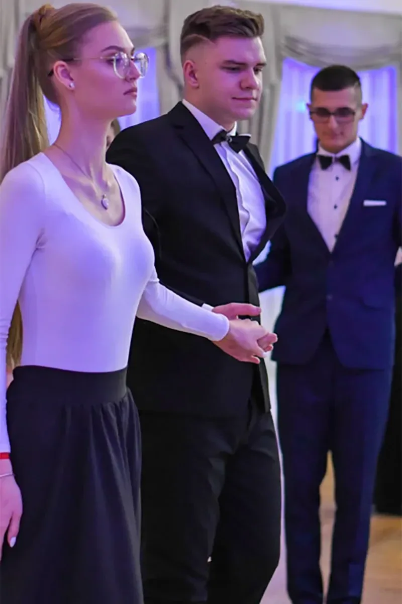 Maturzyści "Ekonomika" bawili się na studniówce (zdjęcia, wideo)