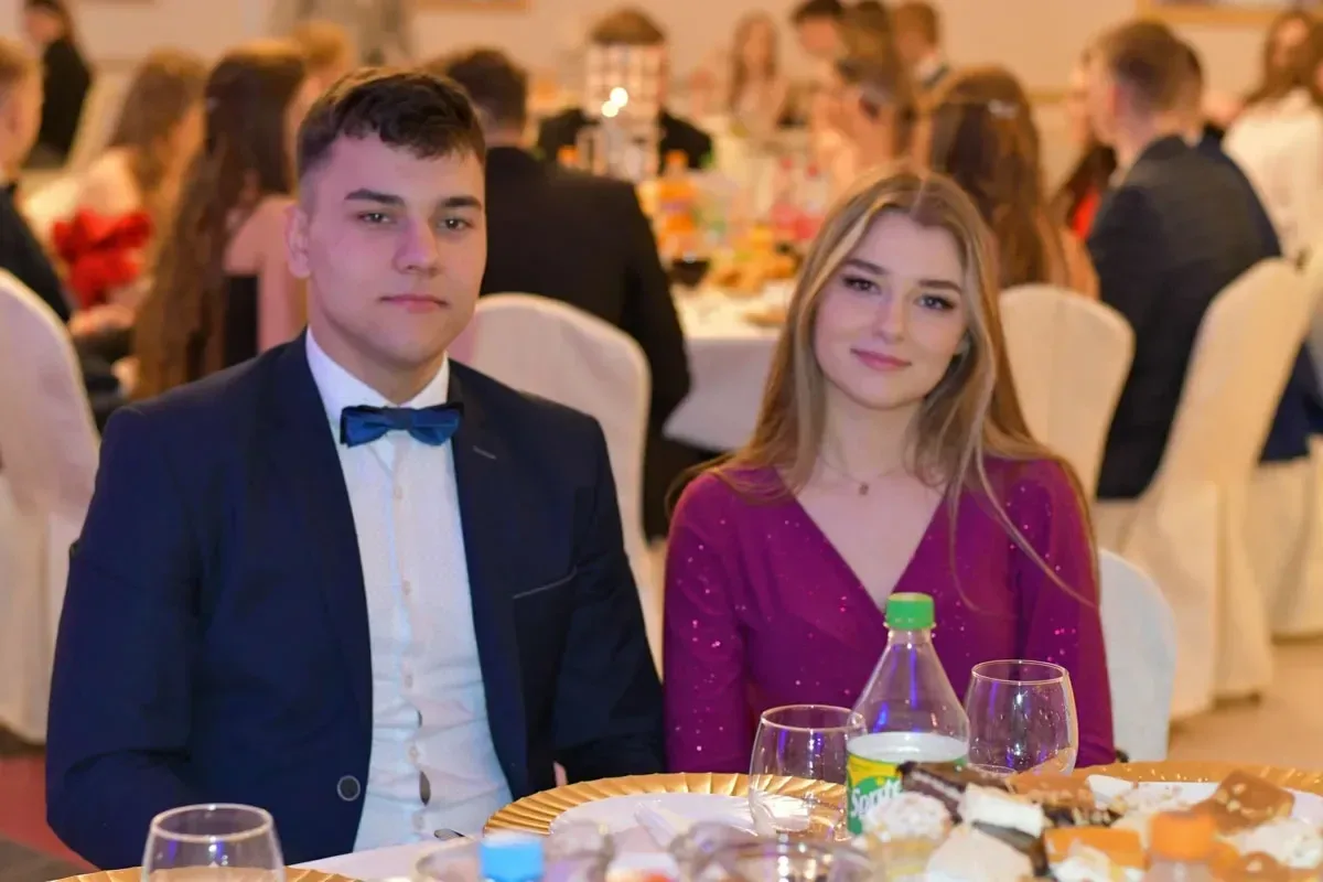 Maturzyści "Ekonomika" bawili się na studniówce (zdjęcia, wideo)