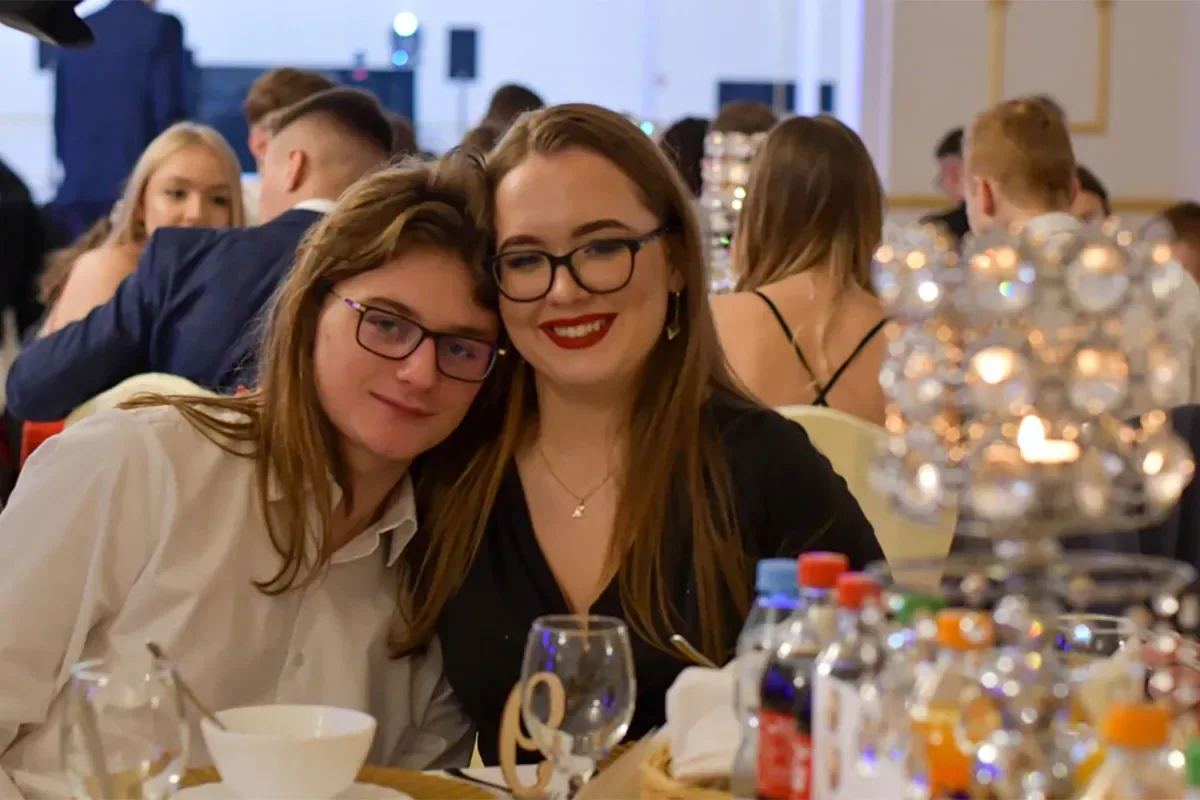 Maturzyści "Ekonomika" bawili się na studniówce (zdjęcia, wideo)