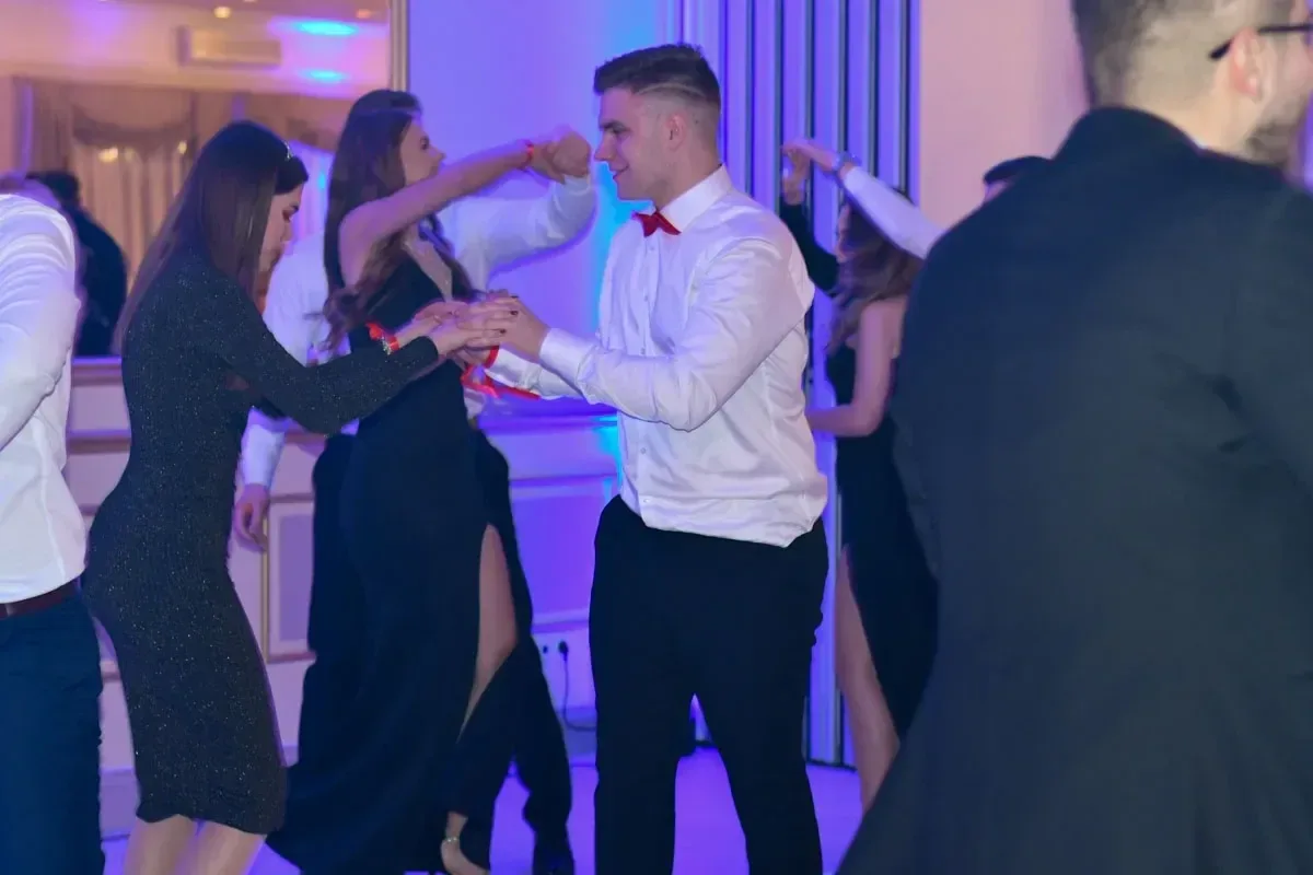 Maturzyści "Ekonomika" bawili się na studniówce (zdjęcia, wideo)