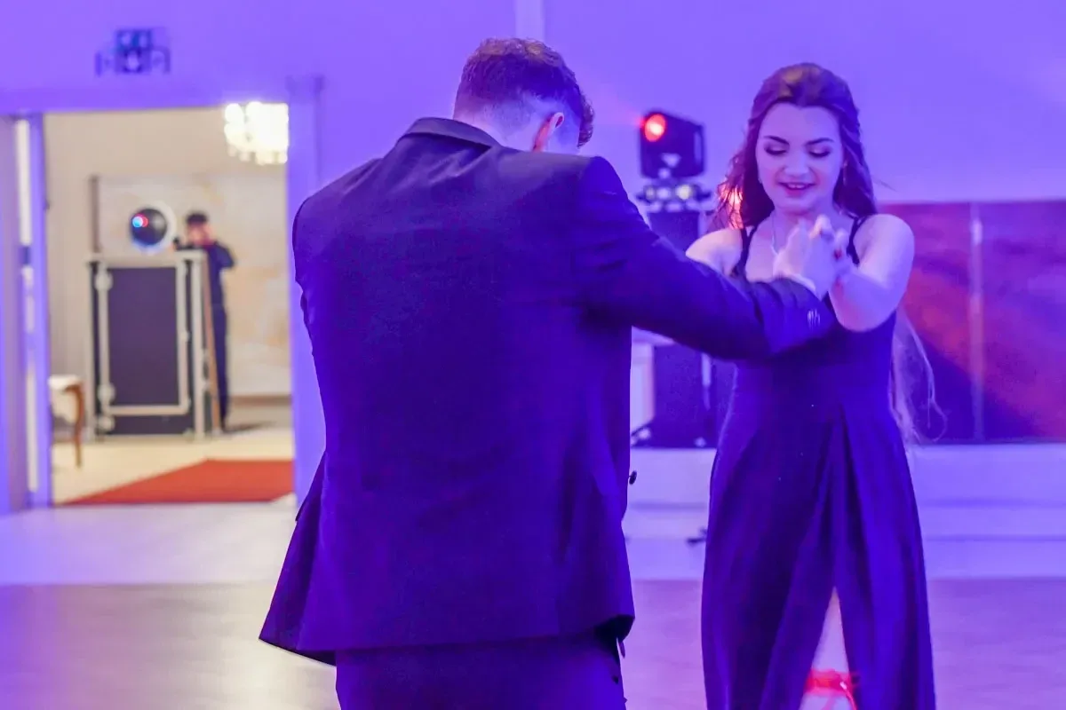 Maturzyści "Ekonomika" bawili się na studniówce (zdjęcia, wideo)
