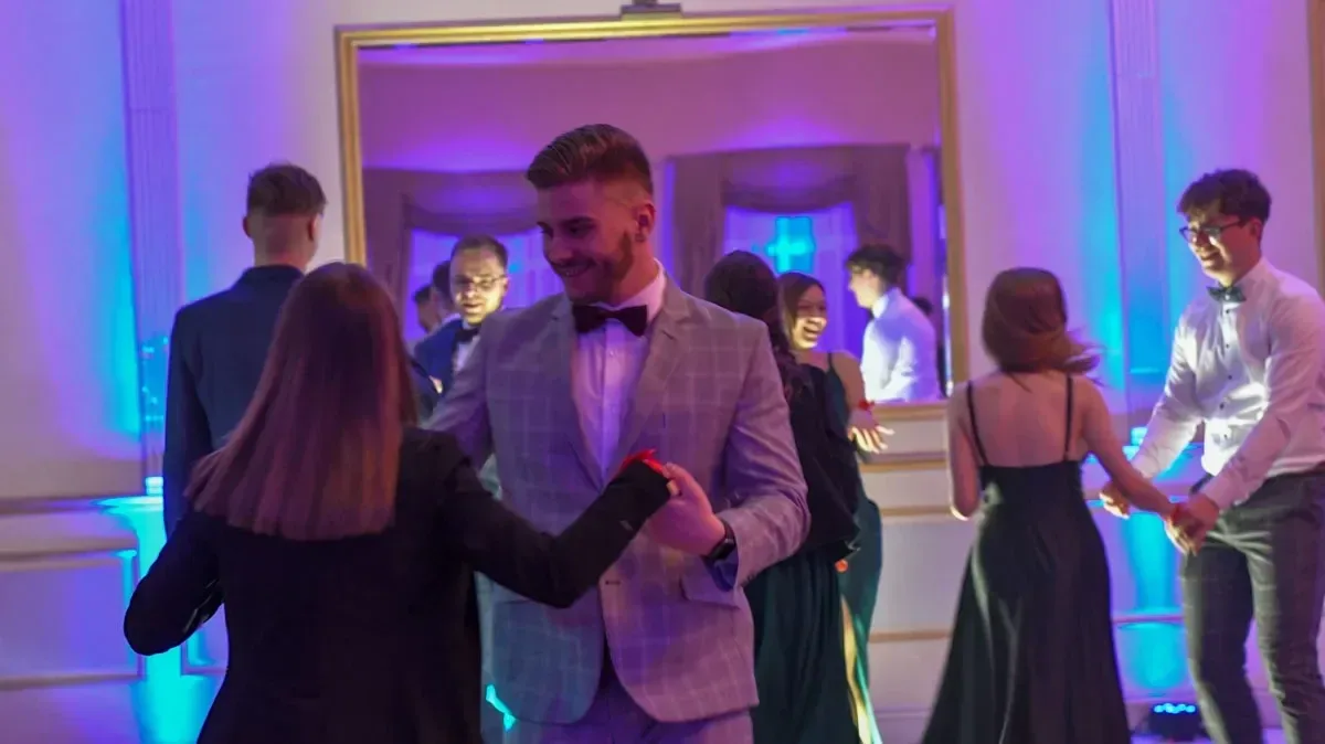 Maturzyści "Ekonomika" bawili się na studniówce (zdjęcia, wideo)