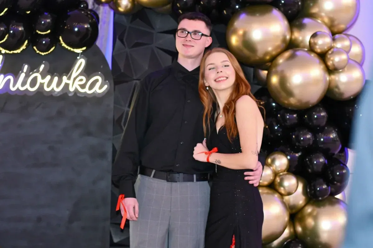 Maturzyści "Ekonomika" bawili się na studniówce (zdjęcia, wideo)