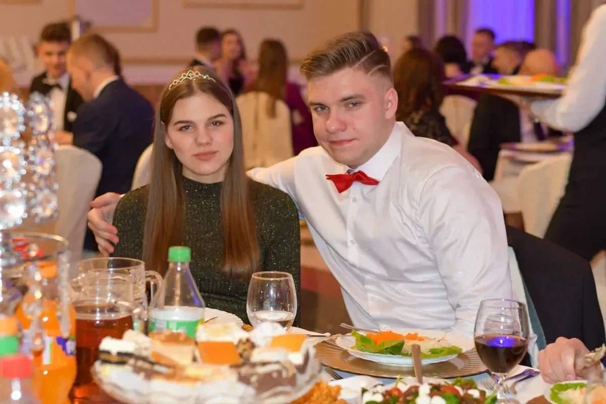 Maturzyści "Ekonomika" bawili się na studniówce (zdjęcia, wideo)