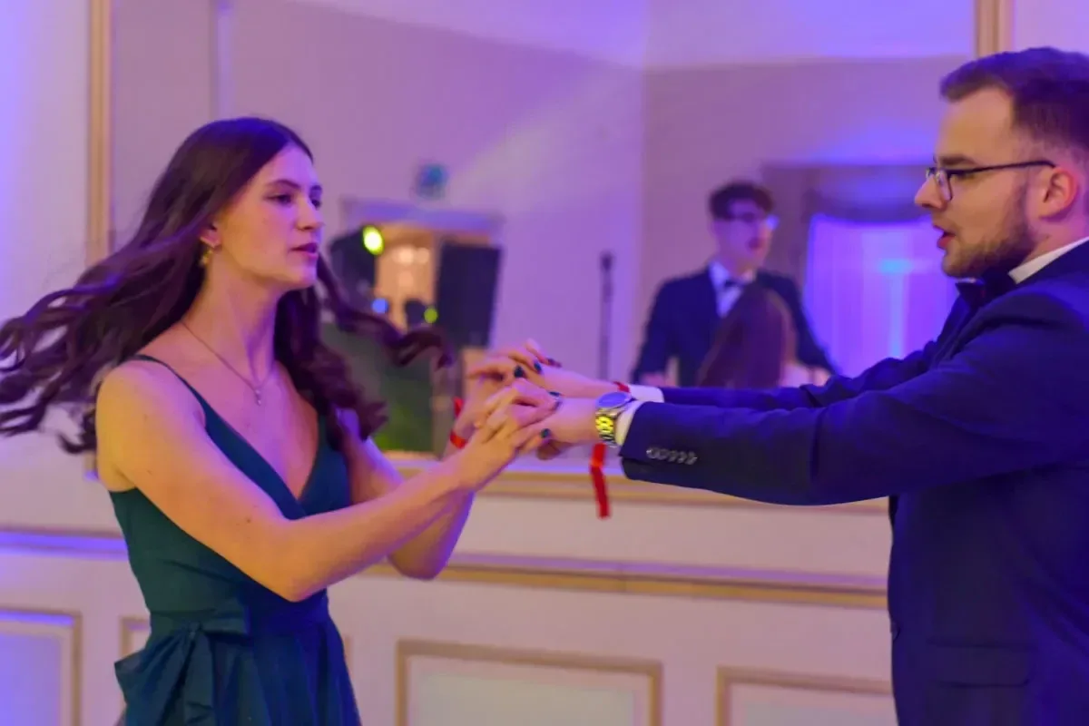 Maturzyści "Ekonomika" bawili się na studniówce (zdjęcia, wideo)