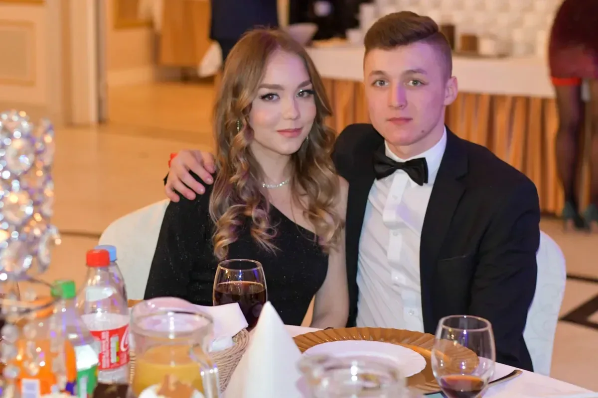 Maturzyści "Ekonomika" bawili się na studniówce (zdjęcia, wideo)