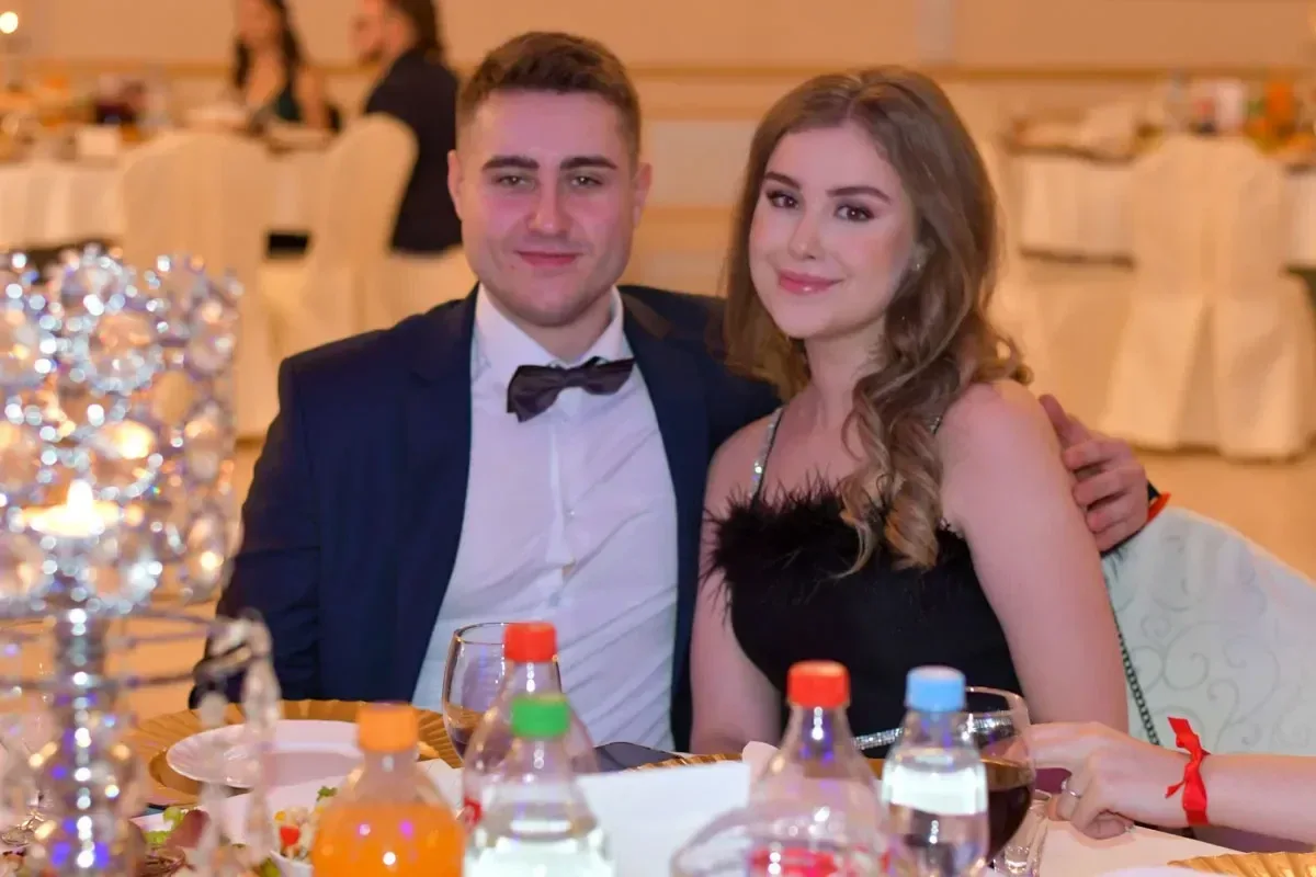 Maturzyści "Ekonomika" bawili się na studniówce (zdjęcia, wideo)