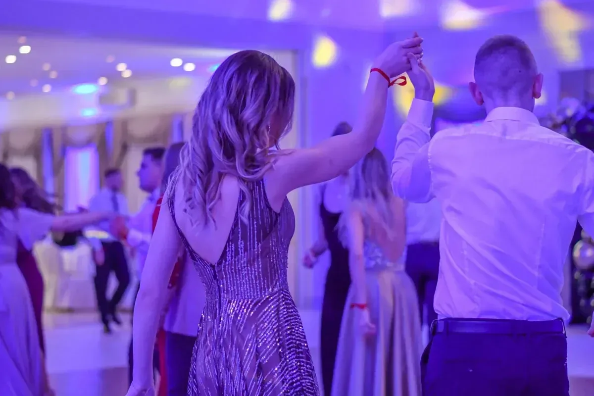 Maturzyści "Ekonomika" bawili się na studniówce (zdjęcia, wideo)