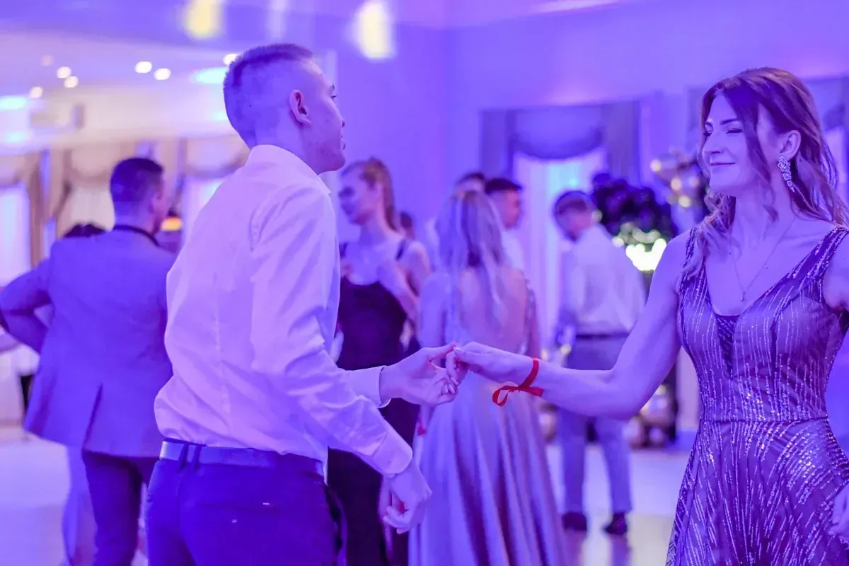 Maturzyści "Ekonomika" bawili się na studniówce (zdjęcia, wideo)