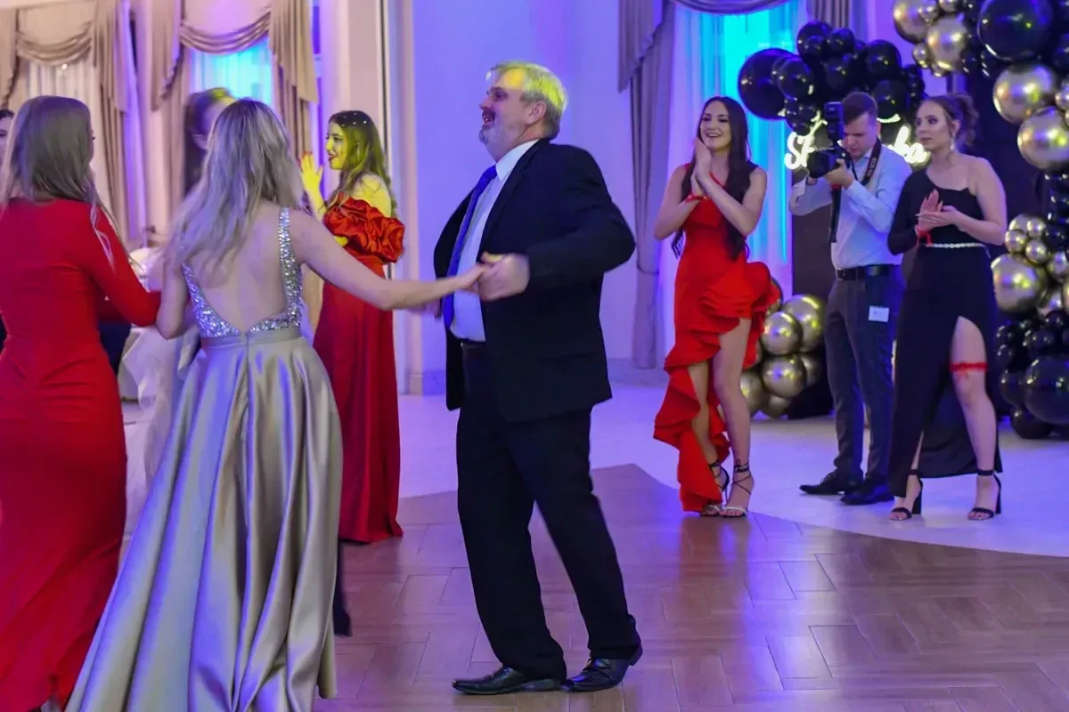 Maturzyści "Ekonomika" bawili się na studniówce (zdjęcia, wideo)