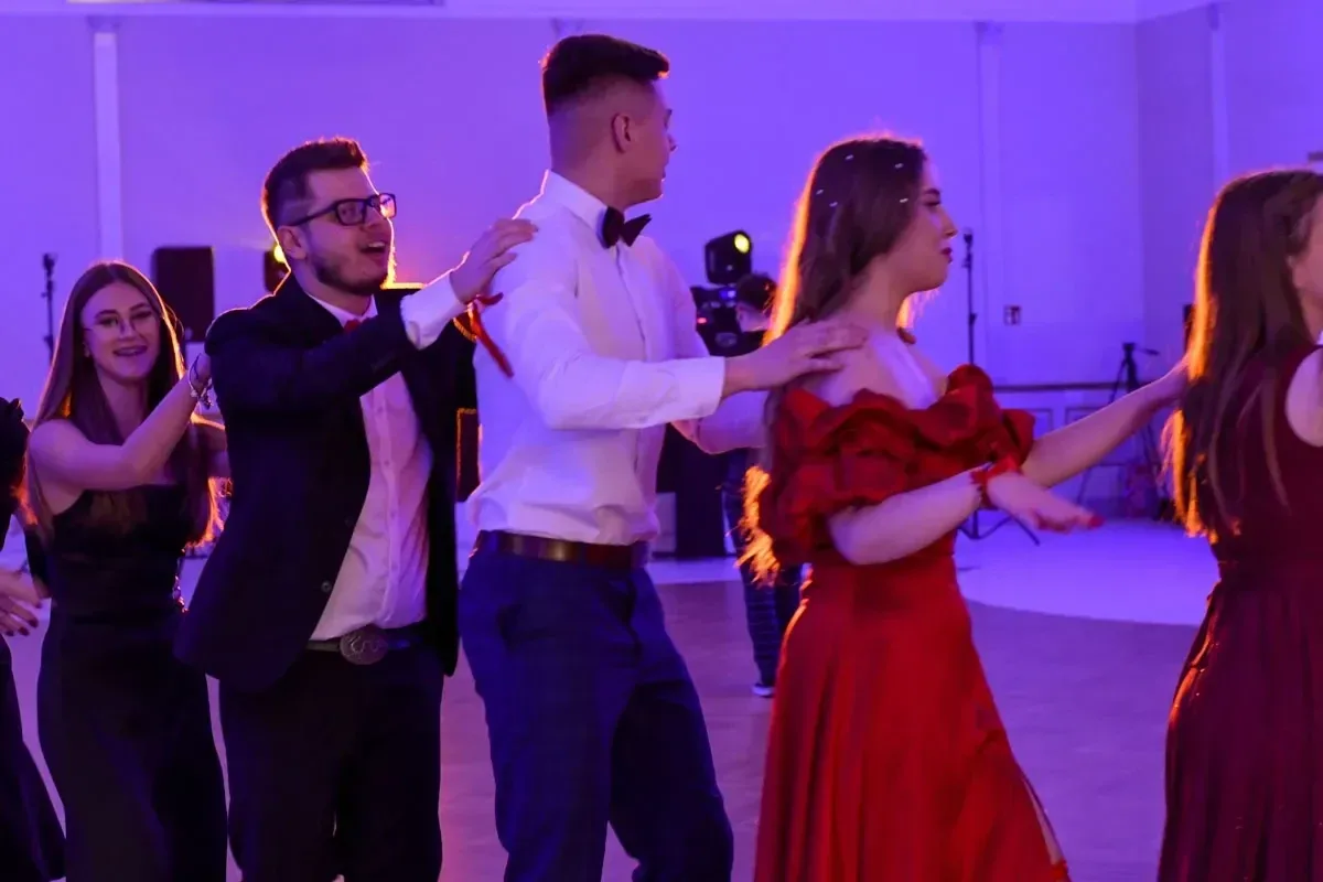Maturzyści "Ekonomika" bawili się na studniówce (zdjęcia, wideo)