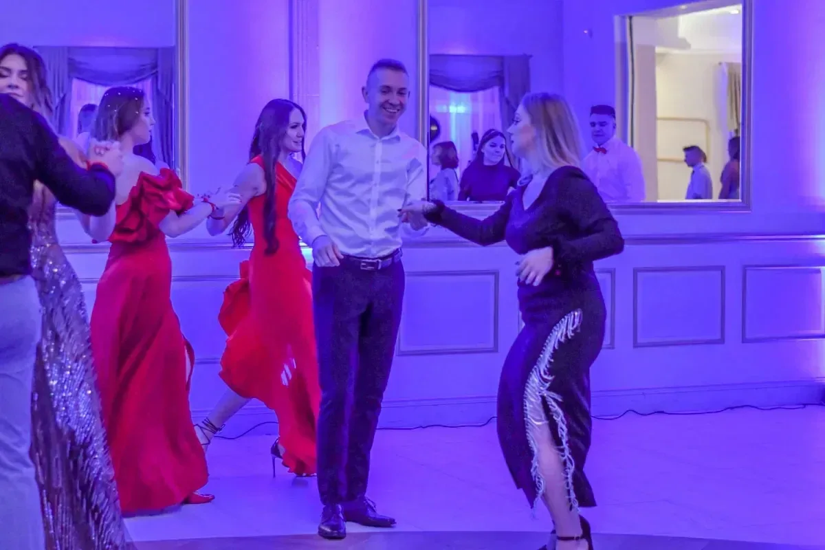 Maturzyści "Ekonomika" bawili się na studniówce (zdjęcia, wideo)