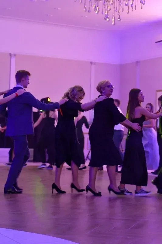 Maturzyści "Ekonomika" bawili się na studniówce (zdjęcia, wideo)