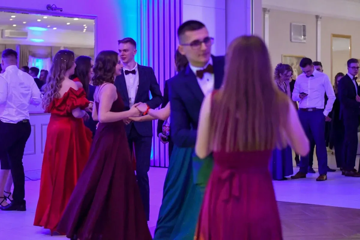 Maturzyści "Ekonomika" bawili się na studniówce (zdjęcia, wideo)