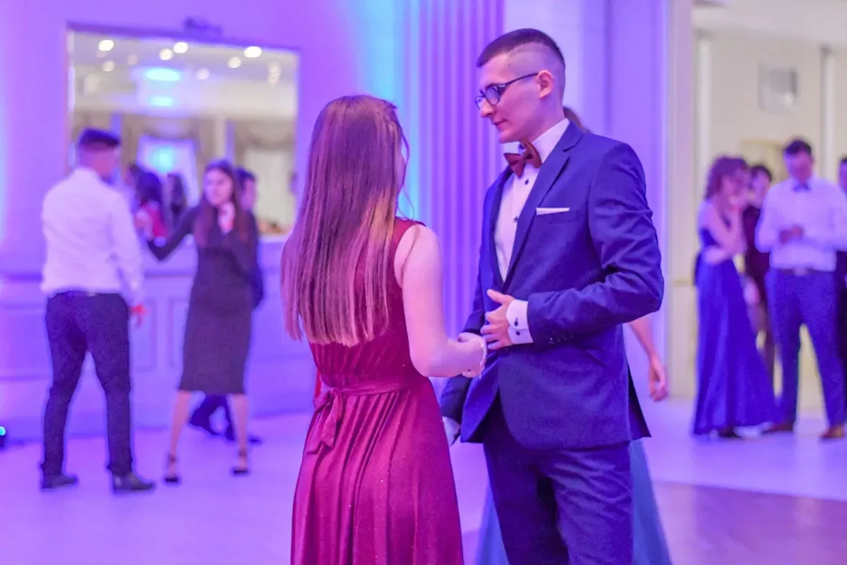 Maturzyści "Ekonomika" bawili się na studniówce (zdjęcia, wideo)
