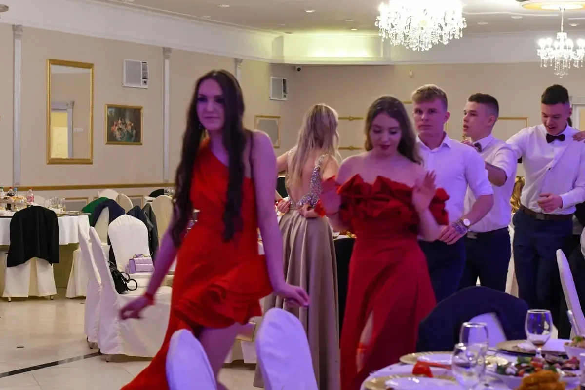 Maturzyści "Ekonomika" bawili się na studniówce (zdjęcia, wideo)