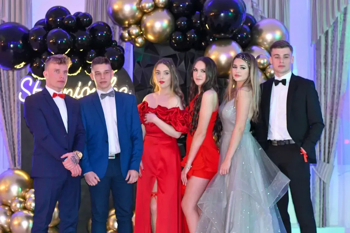 Maturzyści "Ekonomika" bawili się na studniówce (zdjęcia, wideo)