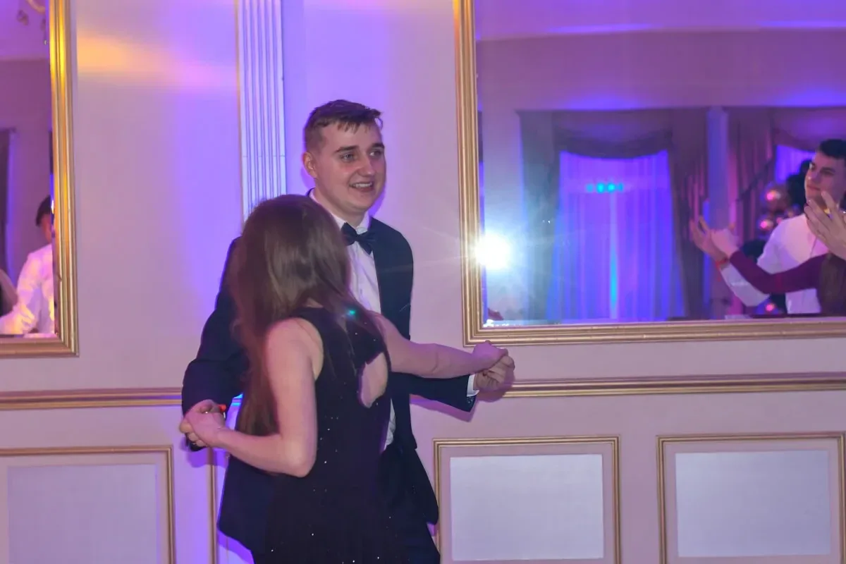 Maturzyści "Ekonomika" bawili się na studniówce (zdjęcia, wideo)