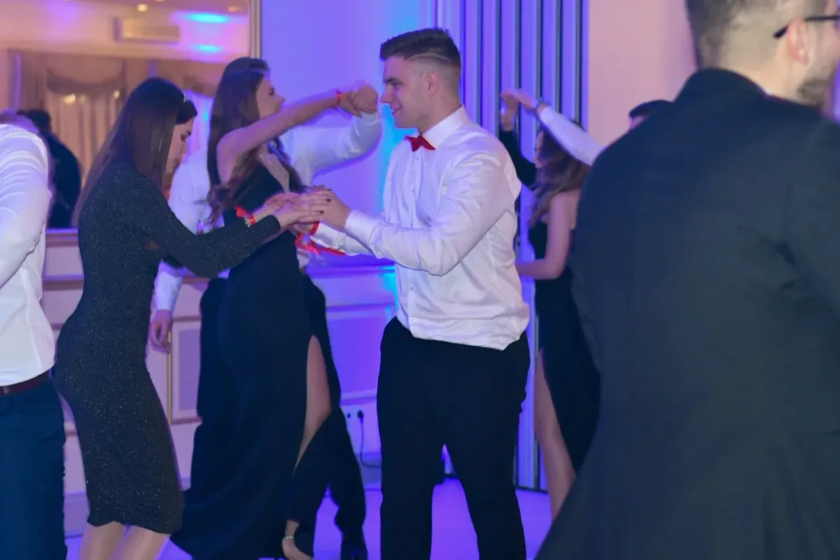 Maturzyści "Ekonomika" bawili się na studniówce (zdjęcia, wideo)