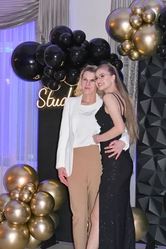 Maturzyści "Ekonomika" bawili się na studniówce (zdjęcia, wideo)