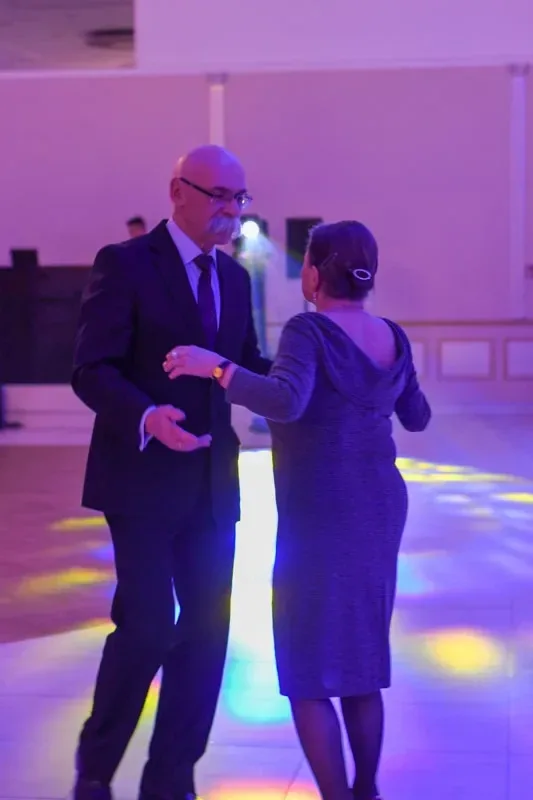 Maturzyści "Ekonomika" bawili się na studniówce (zdjęcia, wideo)