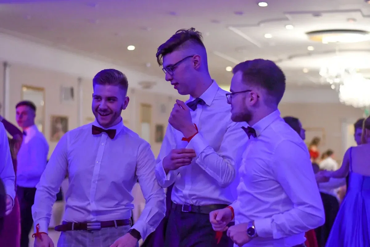 Maturzyści "Ekonomika" bawili się na studniówce (zdjęcia, wideo)