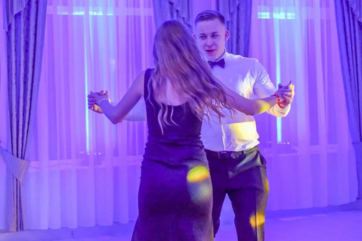 Maturzyści "Ekonomika" bawili się na studniówce (zdjęcia, wideo)