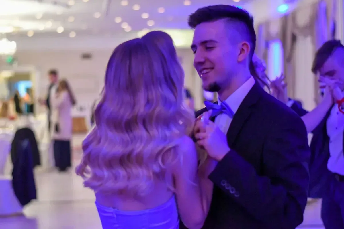 Maturzyści "Ekonomika" bawili się na studniówce (zdjęcia, wideo)