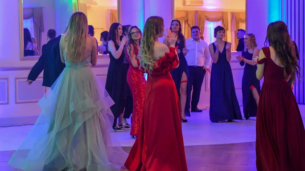 Maturzyści "Ekonomika" bawili się na studniówce (zdjęcia, wideo)