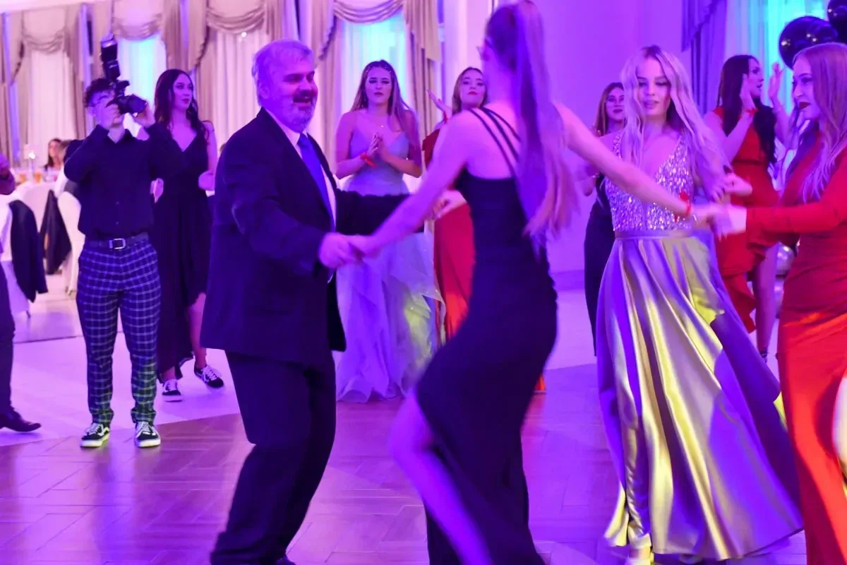 Maturzyści "Ekonomika" bawili się na studniówce (zdjęcia, wideo)