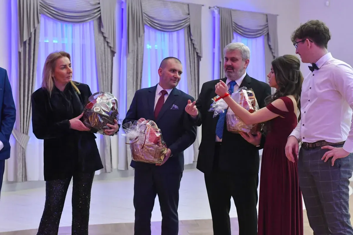 Maturzyści "Ekonomika" bawili się na studniówce (zdjęcia, wideo)