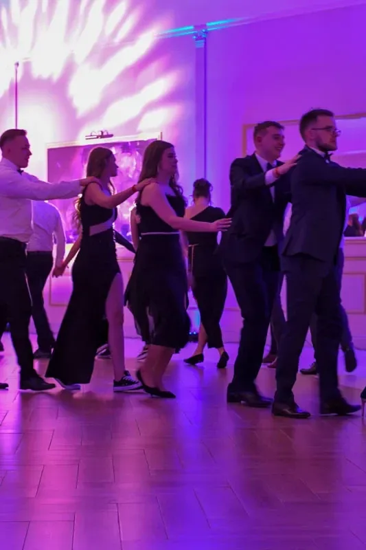 Maturzyści "Ekonomika" bawili się na studniówce (zdjęcia, wideo)