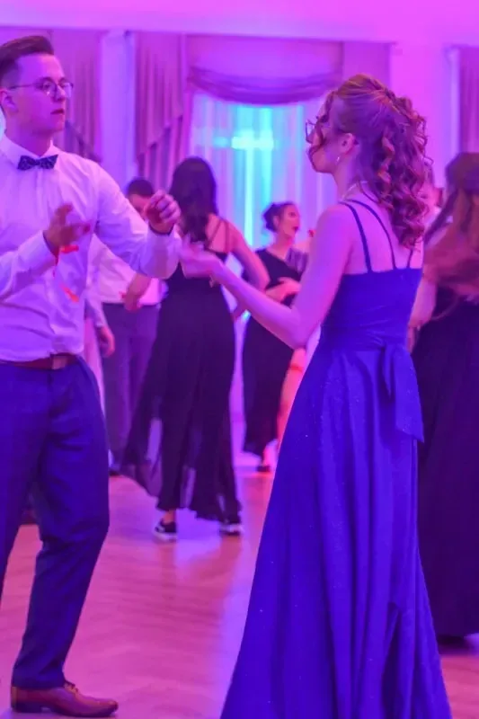 Maturzyści "Ekonomika" bawili się na studniówce (zdjęcia, wideo)